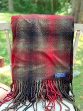 Load image into Gallery viewer, Vintage Pendleton throw