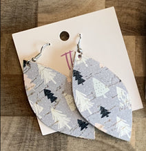 Load image into Gallery viewer, The Dorothy- Available in 3 prints