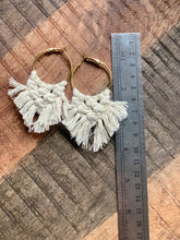 Load image into Gallery viewer, Natural macrame earrings- four sizes
